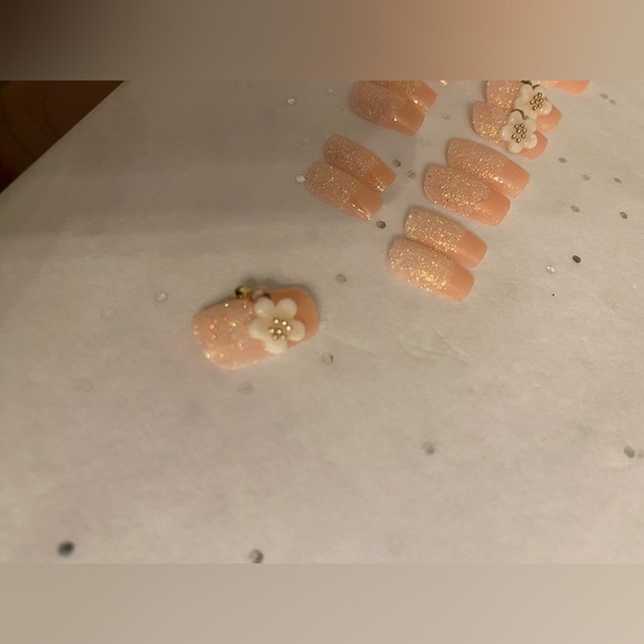 3/$30 🌸 New French Bridal Nails Manicure Floral Bling Jewels Pink Silver Daisy - Picture 9 of 14